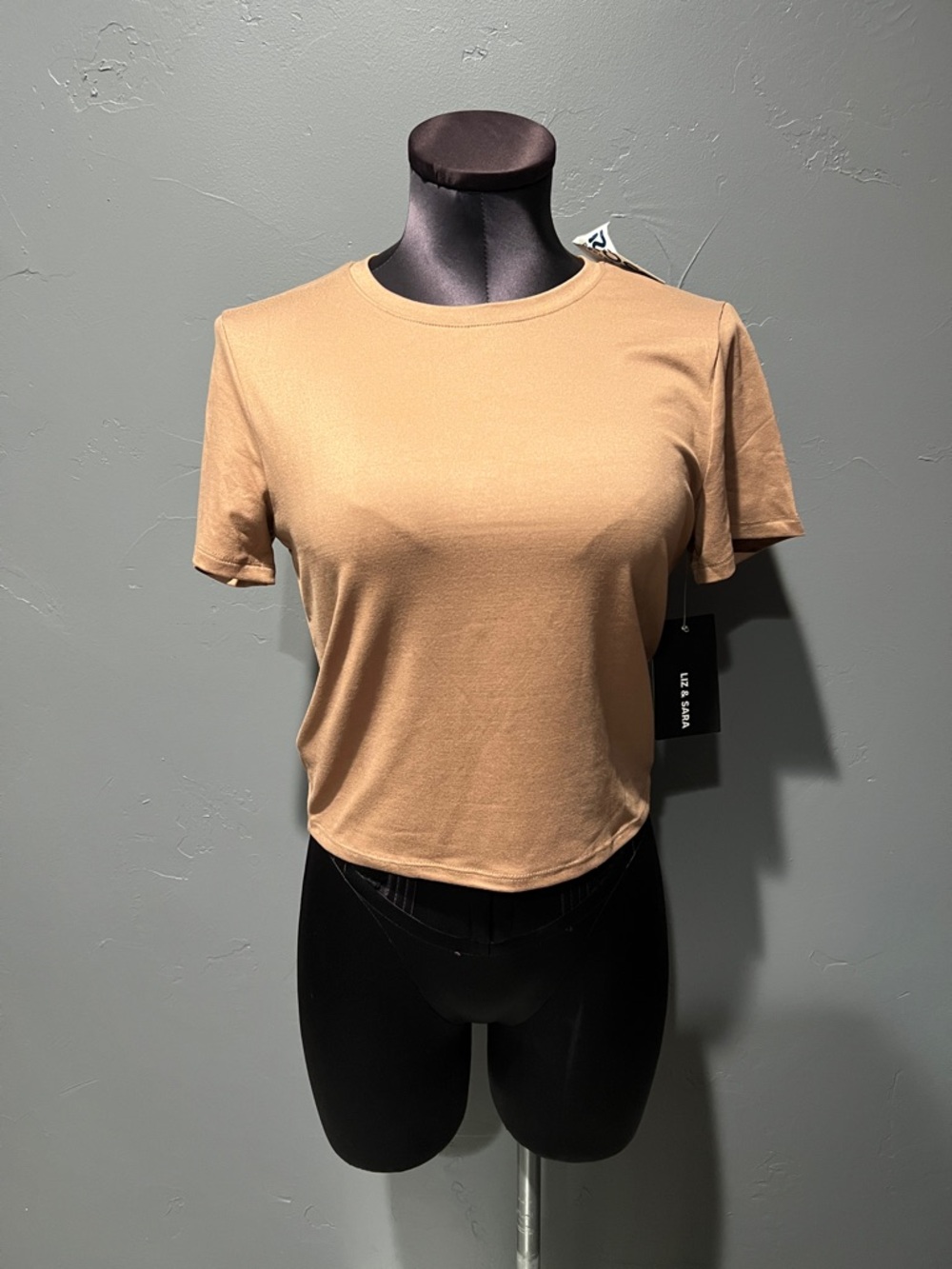 NWT Liz and Sarah brown ShortSleeve Tee